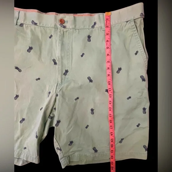 IZOD Men's Green Pineapple Print Shorts - Picture 2 of 8